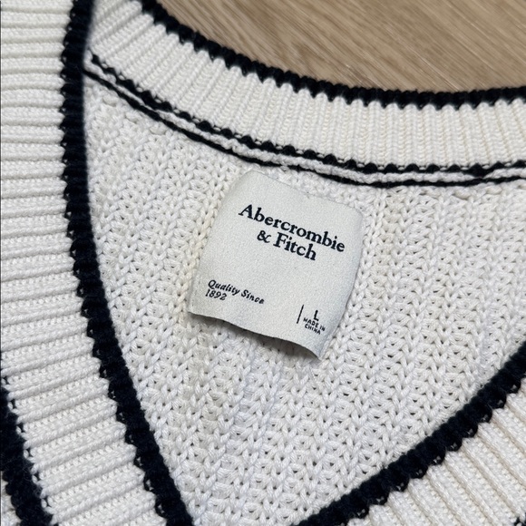Abercrombie & Fitch Sweater Vest White Soft Oversized Rib Knit Size L Preppy - Picture 3 of 7